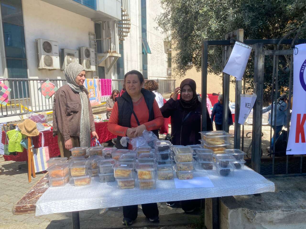 Menteşe’de El Emeği Göz Nuru Kermes: Kursiyerlerin Yıl Boyu Hazırladığı Ürünler Görücüye Çıktı 4